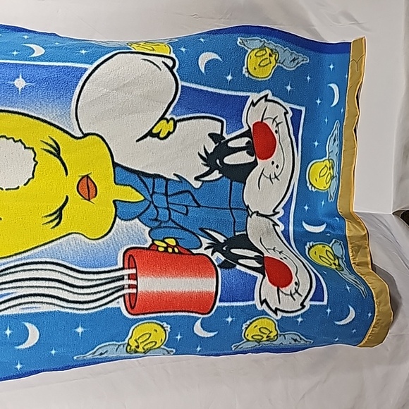 Tweety Bird Blanket - Picture 2 of 4